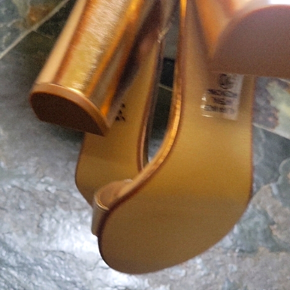 Beautiful Rose Gold Block Heel Sandals Metallic Size 10, Sexy - Picture 9 of 9